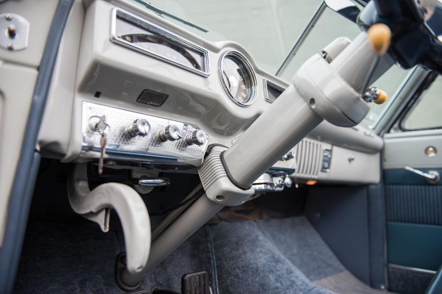 Детали интерьера DeSoto Custom Convertible (S13-2) 1949 года  (фото 31 из 35)